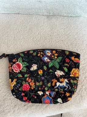 VERA BRADLEY LIMITED EDITION TAVERN ON THE GREEN COSMETIC CASE BAG